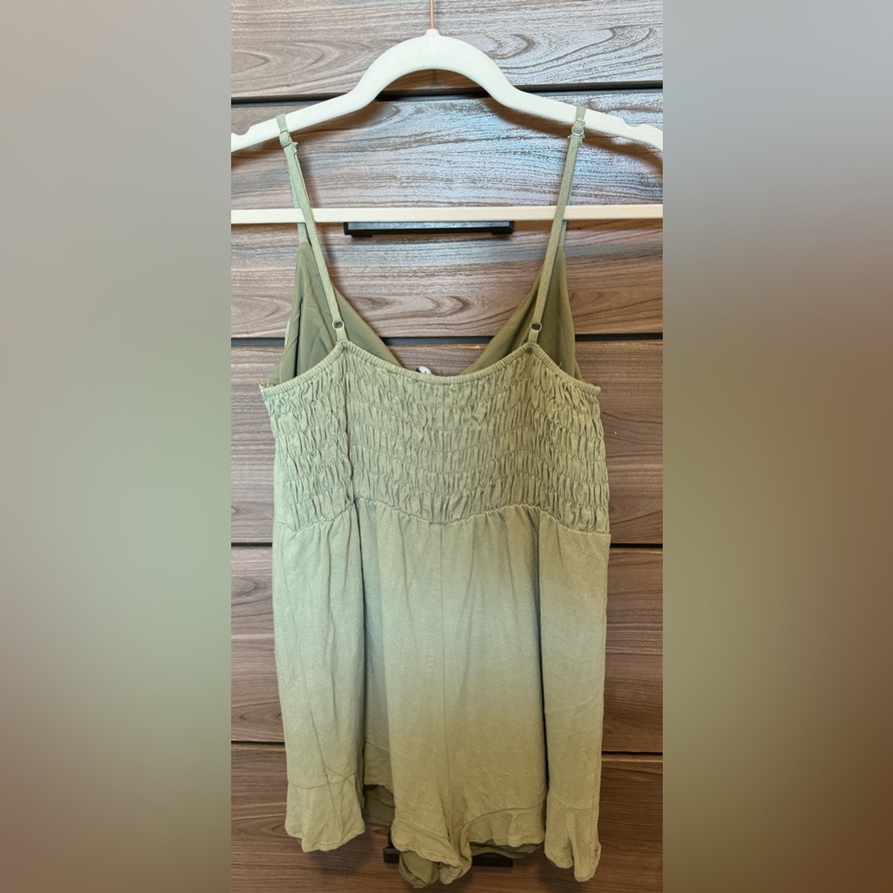 NWOT Lulus green slip on romper size M - Picture 3 of 9